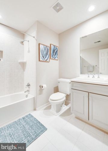 1402 Harvest Xing Dr, Mc Lean VA 22101-5650 exterior