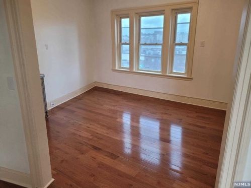 4810 Park Ave, Union City NJ  07086-7215 exterior