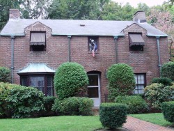 90 Larchmont Ave, Newton, MA 02468-2014