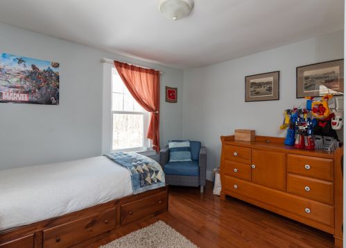 41 Bay Rd, Newmarket NH 03857-1711 exterior