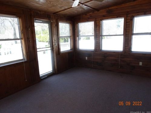 23 Ellis Rd, Enfield CT 06082-4426 exterior