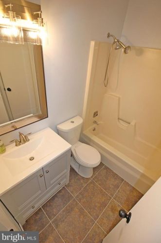 2845 Pebblebrook Dr, Lancaster PA 17601-3329 exterior