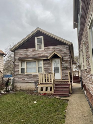 1914 10th St, Milwaukee, WI 53204-3809