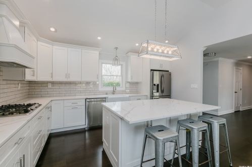 43 Cross Bow Ln, Commack NY  11725-1214 exterior