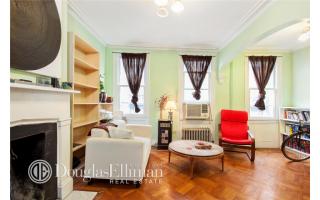 186 Hall St, Brooklyn NY  11205-5001 exterior