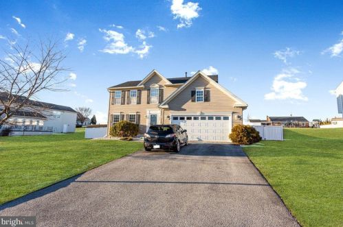 408 El Vista Dr, Hanover, PA 17331-8468