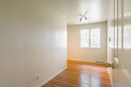 1136 Brewster Rd, Rochester MI 48309-1433 exterior