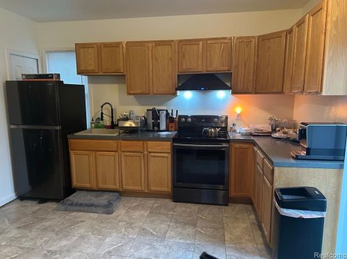 520 Auburn Rd, Rochester MI 48307-5302 exterior