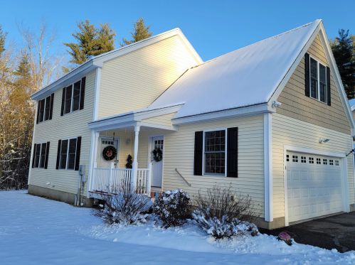 8 Jonathan Dr, Concord, NH 03303-1949