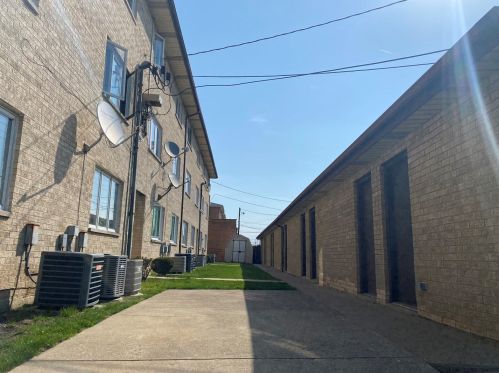 6255 63rd St, Chicago IL  60638-5009 exterior