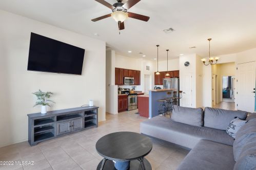 8770 Perry Park Cir, Tucson AZ  85730-1302 exterior