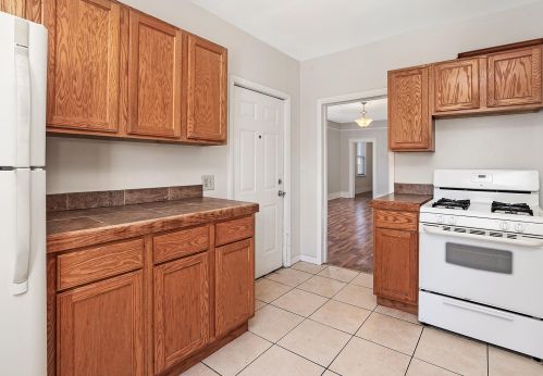 2522 Burrell St, Milwaukee, WI 53207-1524