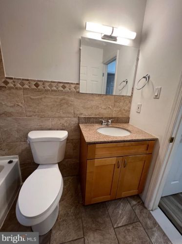 211 Garnet Dr, Burlington NJ 08016-4713 exterior