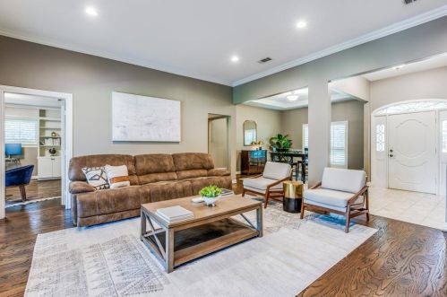 7121 Claybrook Dr, Dallas TX  75231-9425 exterior