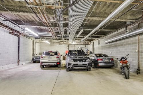 800 Cornelia Ave, Chicago IL  60657-1954 exterior