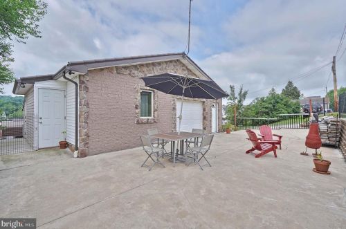 114 Chestnut St, Slatington PA 18080-1512 exterior