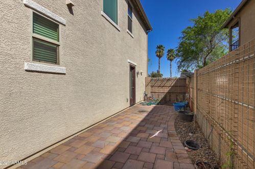 2694 73 Dr, Phoenix AZ 85043-2044 exterior