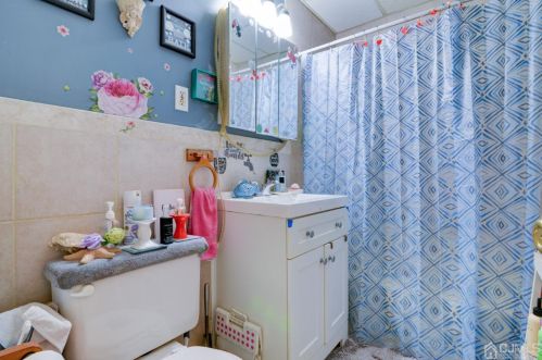 124 College Dr, Edison NJ 08817-5955 exterior