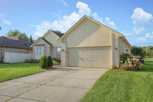 28508 Wales Dr, New Baltimore, MI 48047-1785