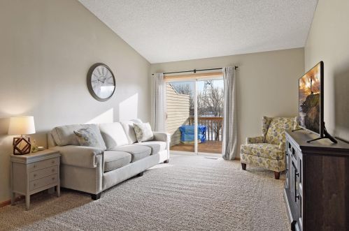 867 Ravoux Cir, Chaska MN 55318-2406 exterior