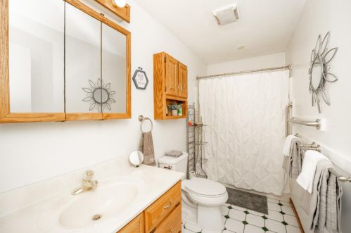 332 12 St, Plainwell MI 49080-1117 exterior