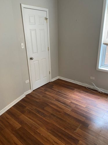 8401 Oglesby Ave, Chicago IL 60617-5628 exterior