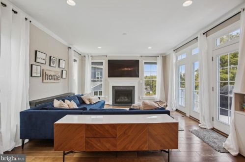 6031 Florence Ln, Alexandria VA 22310-2209 exterior