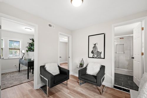 8642 Kingston Ave, Chicago IL  60617-2439 exterior