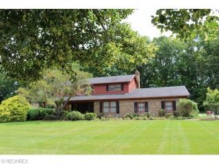 9910 Whitewood Rd, Cleveland, OH 44141-1677