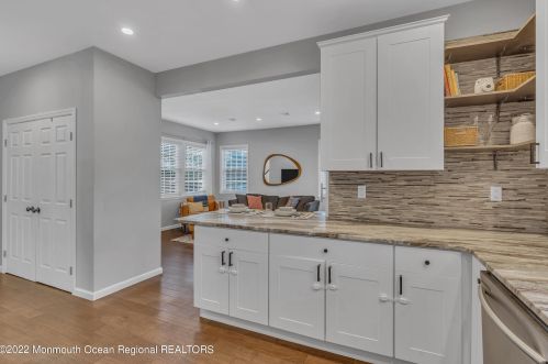 33 Avenue C, Atlantic Highlands NJ  07716-1069 exterior