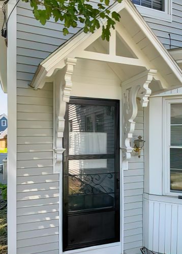 16 Chapel St, Concord NH 03301-4305 exterior