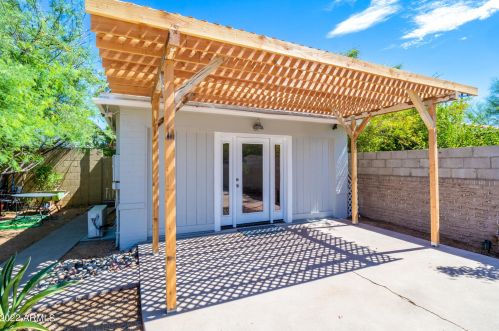 1242 Edgemont Ave, Phoenix AZ 85035-1735 exterior