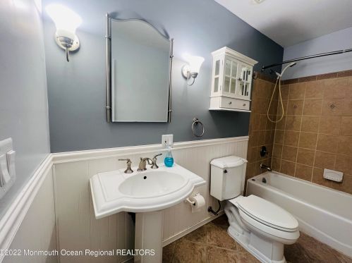 308 Enterprise Dr, Lacey NJ 08731-1815 exterior