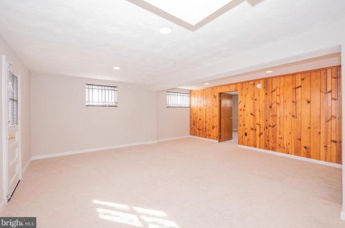 9615 New Hampshire Ave, Silver Spring MD 20905-3918 exterior