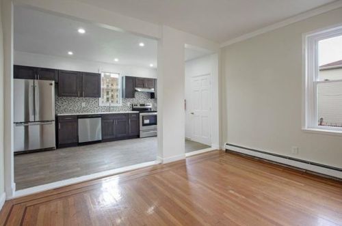 310 Palisade Ave, Union City NJ 07087-5208 exterior