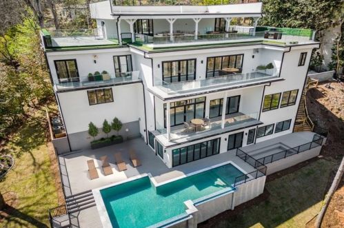 600 Colebrook Ct, Atlanta GA  30327-4710 exterior