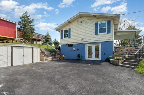 8366 Hilton St, Hummelstown PA  17036-8680 exterior