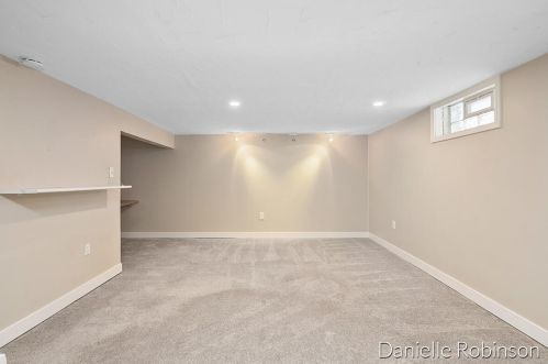 1221 Whitmore Ave, Grand Rapids MI 49504-2446 exterior