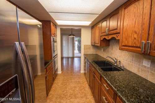 9032 Palms Park Dr, Tucson, AZ 85715-5645