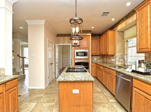 10305 Ember Gln Dr, Austin TX 78726-1388 exterior