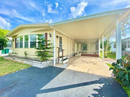 448 Cape Florida Way, Naples, FL 34104-4109