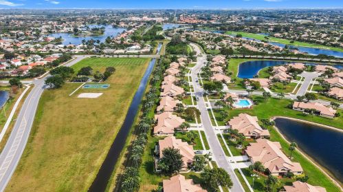 7279 Le Chalet Blvd, Boynton Beach FL 33472-5035 exterior