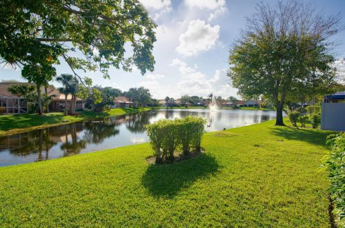 174 Executive Cir, Boynton Beach FL 33436-1833 exterior