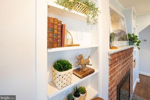 151 Moncure Dr, Alexandria VA 22314-4946 exterior