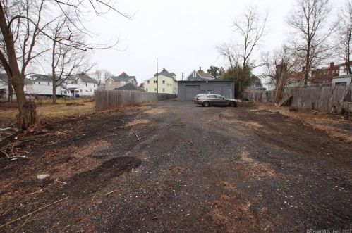 425 Burnside Ave, Hartford CT 06108-2711 exterior