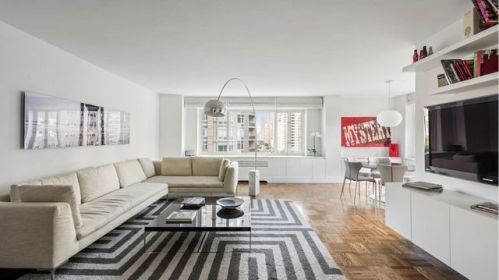 166 63rd St, New York NY  10023-7032 exterior