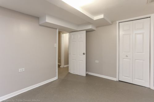 8122 Kingston Ave, Chicago IL 60617-1231 exterior