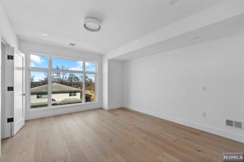 152 Morningside Ln, Palisades Park NJ 07650-1918 exterior