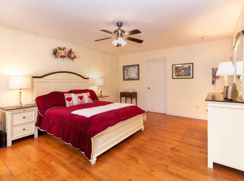 67 Ledge Rd, Seabrook NH 03874-4314 exterior