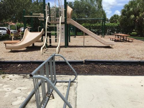 7548 Berkshire Pne Dr, Naples FL 34104-9441 exterior